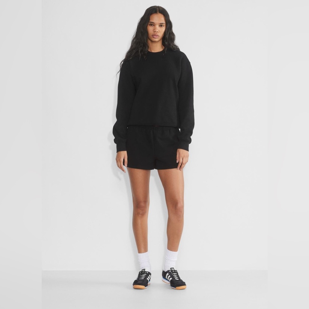 NWT Aritzia Black Cozy Fleece Boyfriend Lo-Rise Mini Short (2XS)